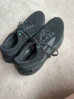 Brooks Men's Black Running Sneakers with Teal Highlights